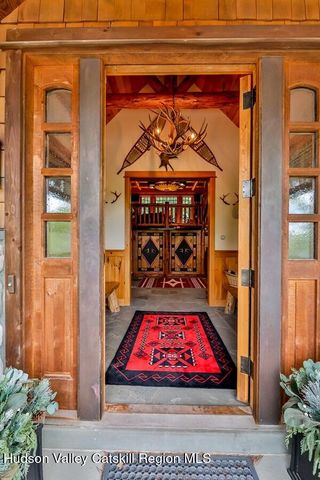 6 White Way, Windham, NY 12496