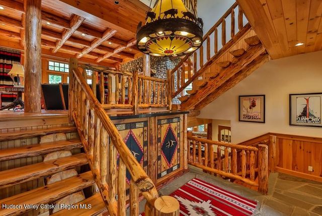 6 White Way, Windham, NY 12496