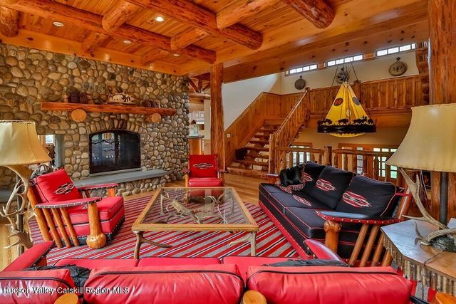 6 White Way, Windham, NY 12496