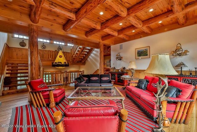 6 White Way, Windham, NY 12496