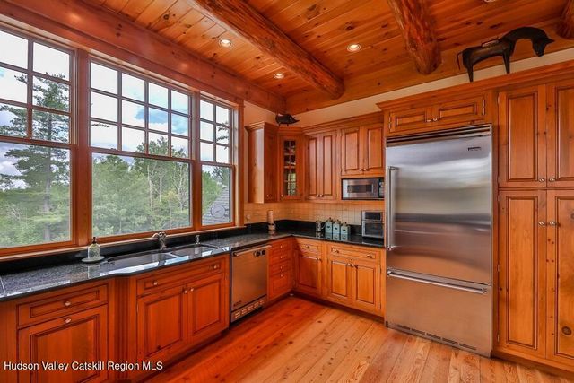 6 White Way, Windham, NY 12496