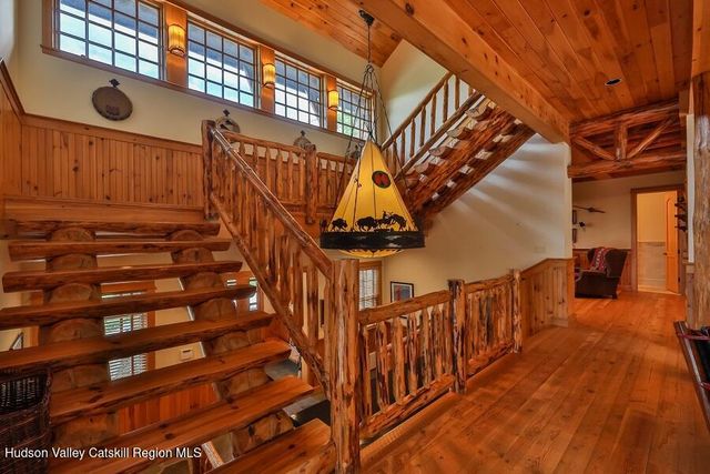 6 White Way, Windham, NY 12496