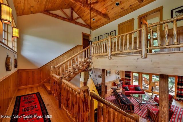 6 White Way, Windham, NY 12496