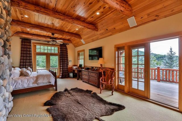 6 White Way, Windham, NY 12496