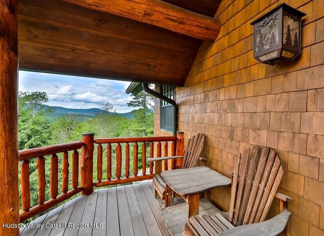 6 White Way, Windham, NY 12496