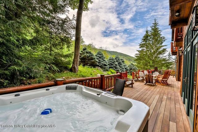 6 White Way, Windham, NY 12496