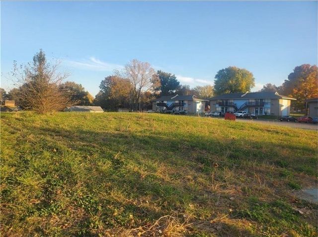 S Swope Drive, Independence, MO 64057