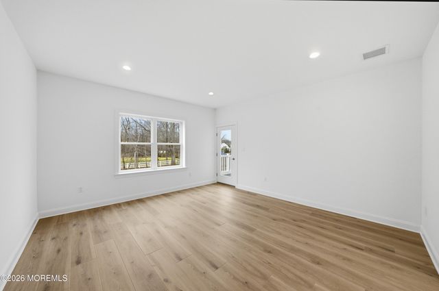 10 Remington Court, Farmingdale, NJ 07727