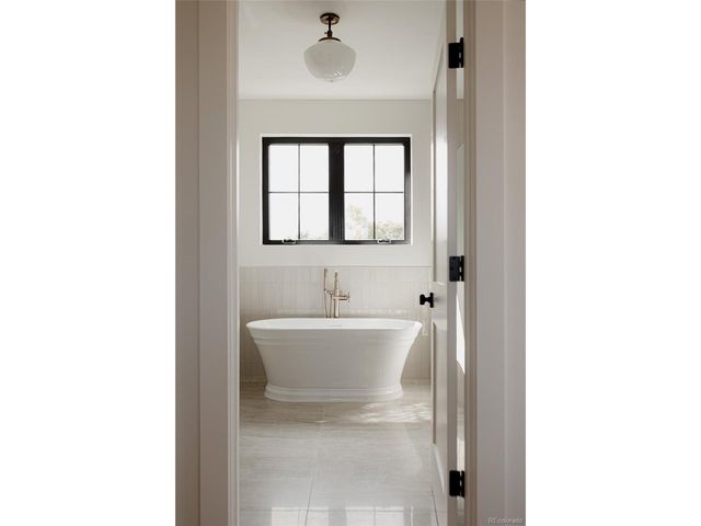 1935 Meade St, Denver, CO 80211