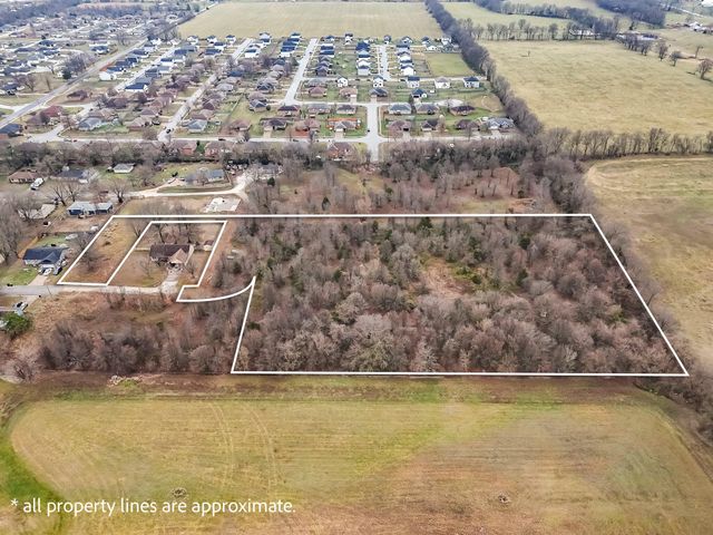 000 W Crestview Lane, Republic, MO 65738