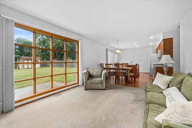 319 Boulder Hill Pass, Oswego, IL 60543