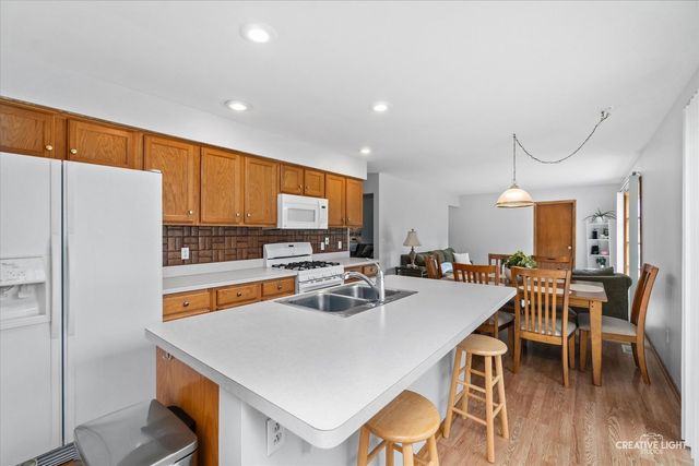 319 Boulder Hill Pass, Oswego, IL 60543