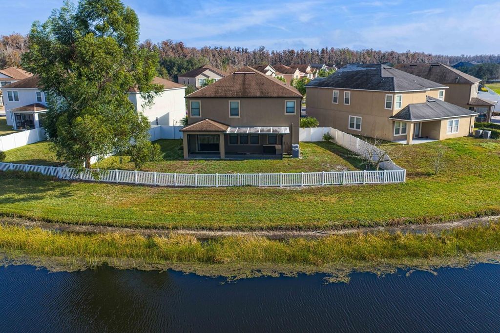 Image 2 of property listing at 19415 PADDOCK VIEW DRIVE, Tampa, FL 33647