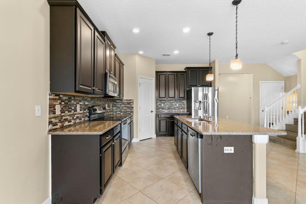 Image 13 of property listing at 19415 PADDOCK VIEW DRIVE, Tampa, FL 33647