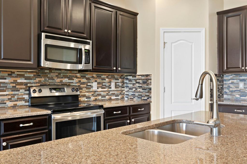 Image 14 of property listing at 19415 PADDOCK VIEW DRIVE, Tampa, FL 33647