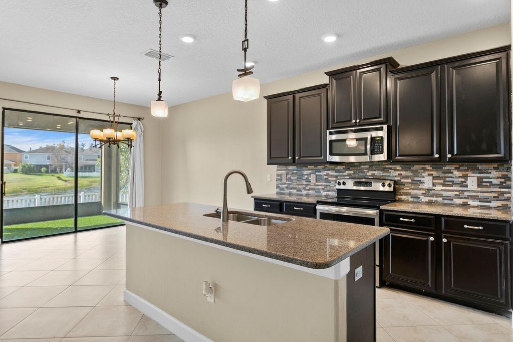 Image 15 of property listing at 19415 PADDOCK VIEW DRIVE, Tampa, FL 33647