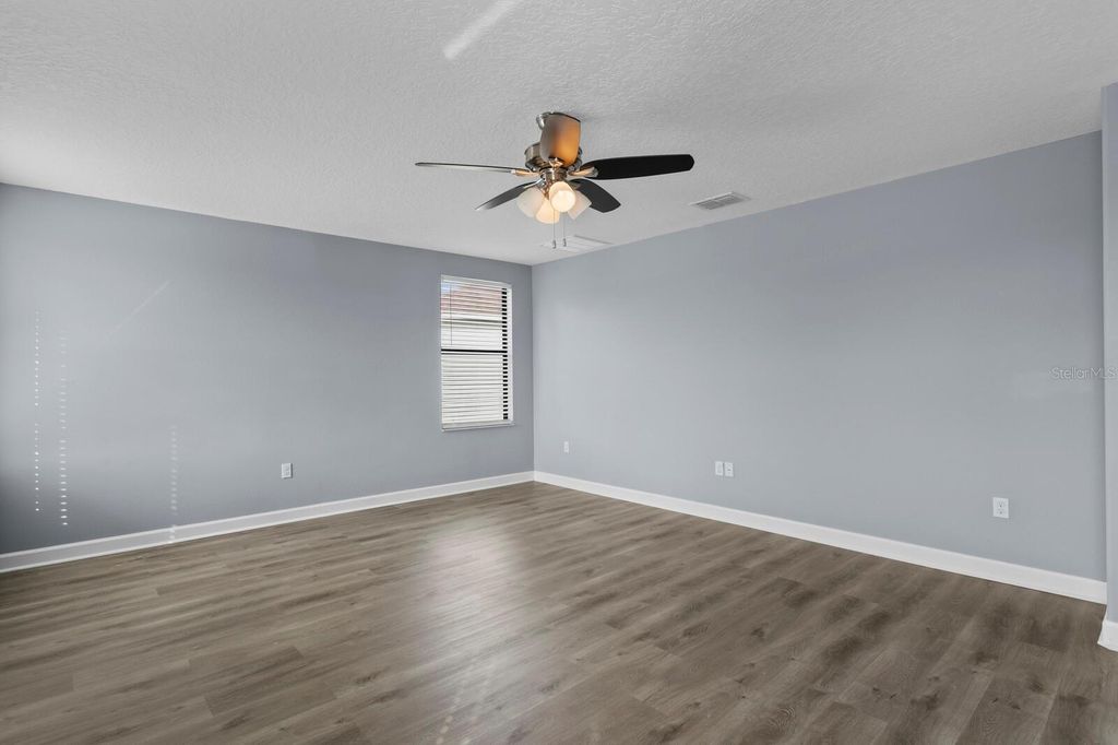 Image 20 of property listing at 19415 PADDOCK VIEW DRIVE, Tampa, FL 33647