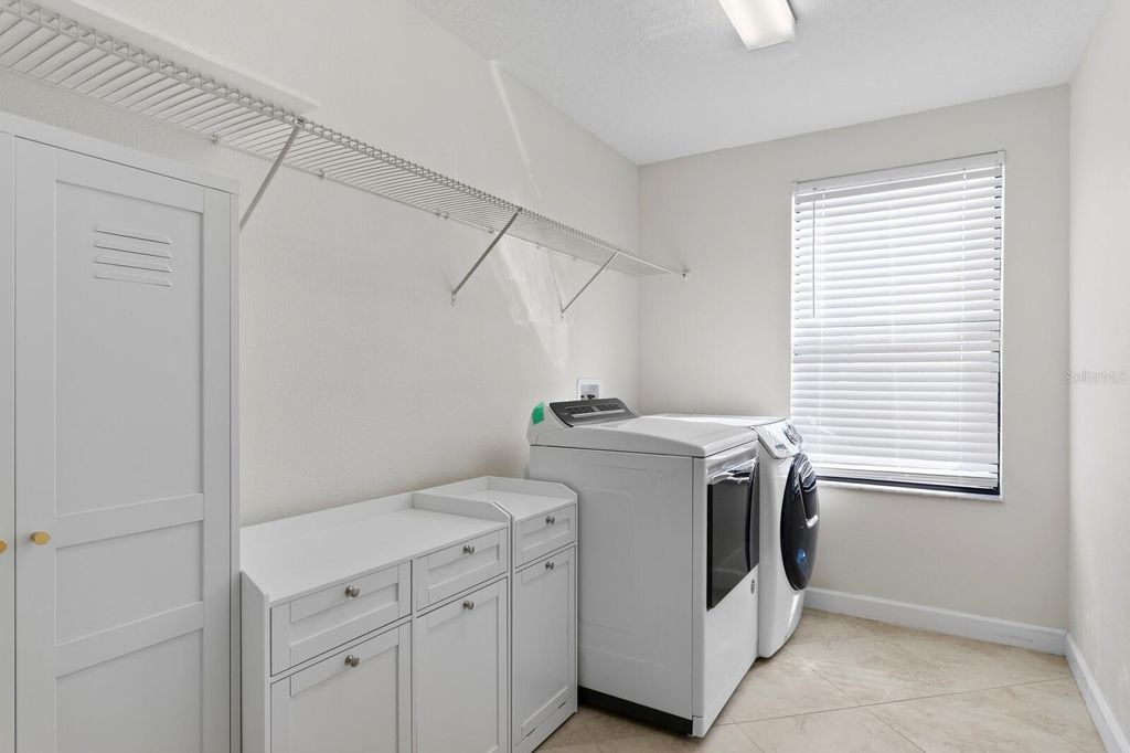 Image 24 of property listing at 19415 PADDOCK VIEW DRIVE, Tampa, FL 33647