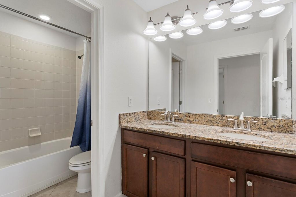 Image 27 of property listing at 19415 PADDOCK VIEW DRIVE, Tampa, FL 33647