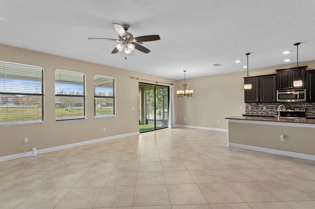 Image 8 of property listing at 19415 PADDOCK VIEW DRIVE, Tampa, FL 33647