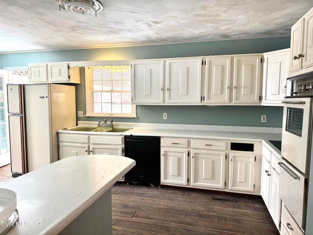 1721 Valley View Drive, Big Stone Gap, VA 24219