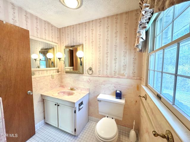 1721 Valley View Drive, Big Stone Gap, VA 24219