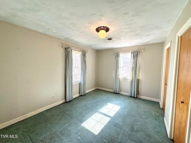 1721 Valley View Drive, Big Stone Gap, VA 24219