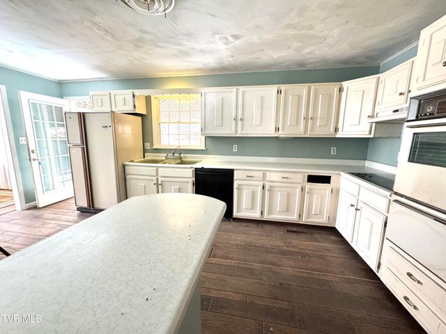 1721 Valley View Drive, Big Stone Gap, VA 24219