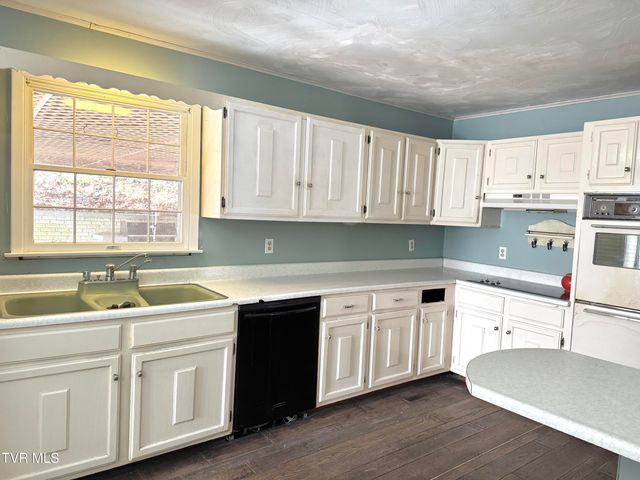 1721 Valley View Drive, Big Stone Gap, VA 24219