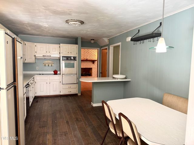 1721 Valley View Drive, Big Stone Gap, VA 24219