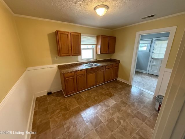 1616 Bicknell Ave, Louisville, KY 40215