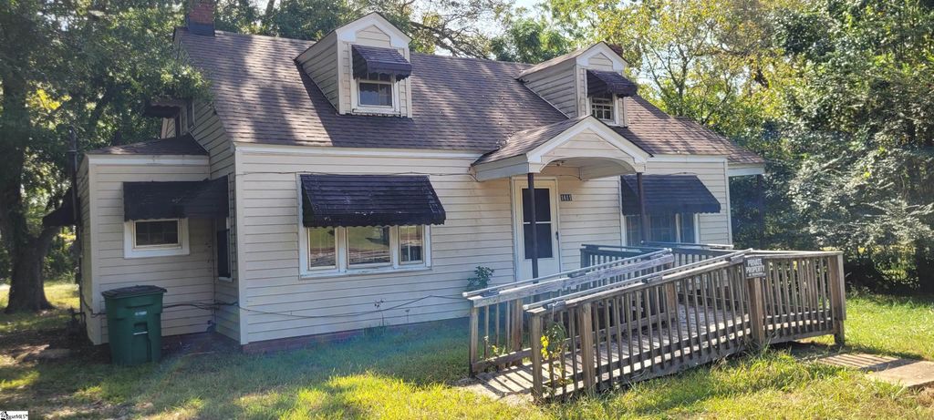 1611 Gary Street, Clinton, SC 29325