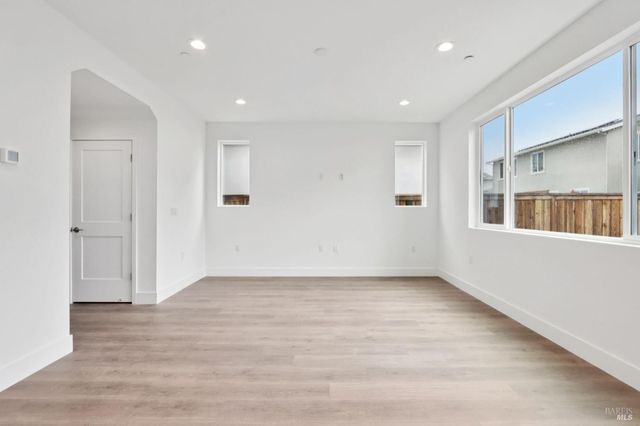 1556 Country Manor Dr, Santa Rosa, CA 95403