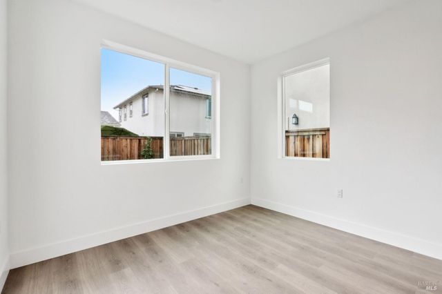 1556 Country Manor Dr, Santa Rosa, CA 95403