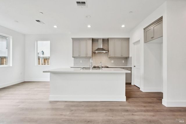 1556 Country Manor Dr, Santa Rosa, CA 95403