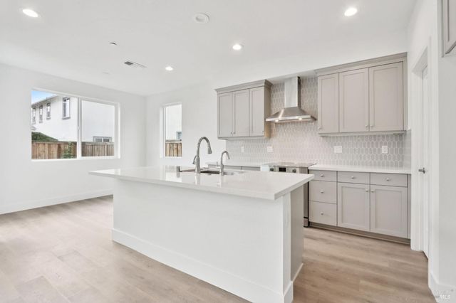 1556 Country Manor Dr, Santa Rosa, CA 95403