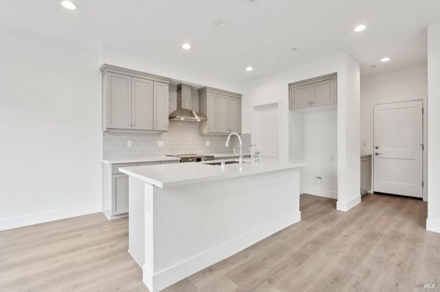 1556 Country Manor Dr, Santa Rosa, CA 95403