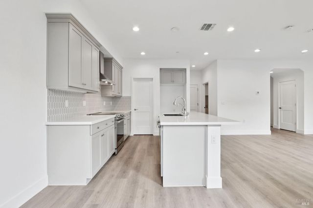 1556 Country Manor Dr, Santa Rosa, CA 95403