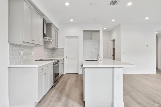 1556 Country Manor Dr, Santa Rosa, CA 95403