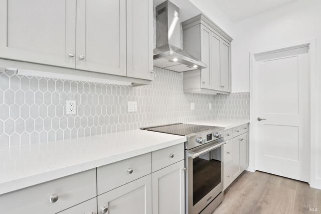 1556 Country Manor Dr, Santa Rosa, CA 95403