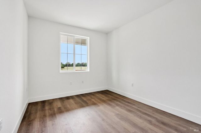 1556 Country Manor Dr, Santa Rosa, CA 95403