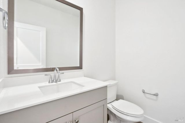 1556 Country Manor Dr, Santa Rosa, CA 95403