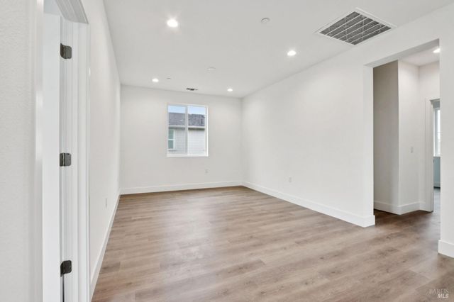 1556 Country Manor Dr, Santa Rosa, CA 95403