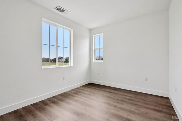 1556 Country Manor Dr, Santa Rosa, CA 95403