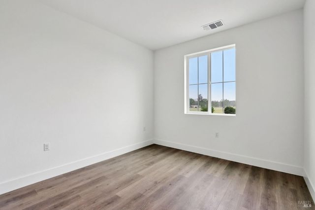 1556 Country Manor Dr, Santa Rosa, CA 95403