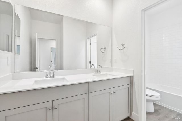 1556 Country Manor Dr, Santa Rosa, CA 95403