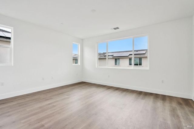 1556 Country Manor Dr, Santa Rosa, CA 95403