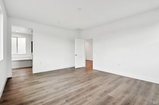 1556 Country Manor Dr, Santa Rosa, CA 95403