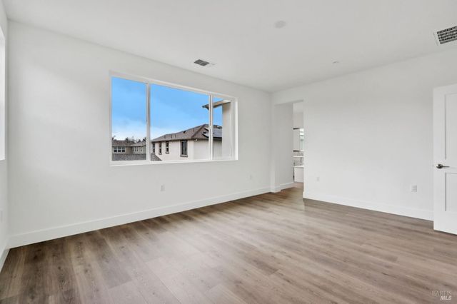 1556 Country Manor Dr, Santa Rosa, CA 95403