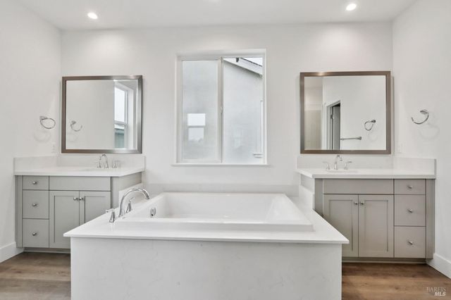 1556 Country Manor Dr, Santa Rosa, CA 95403